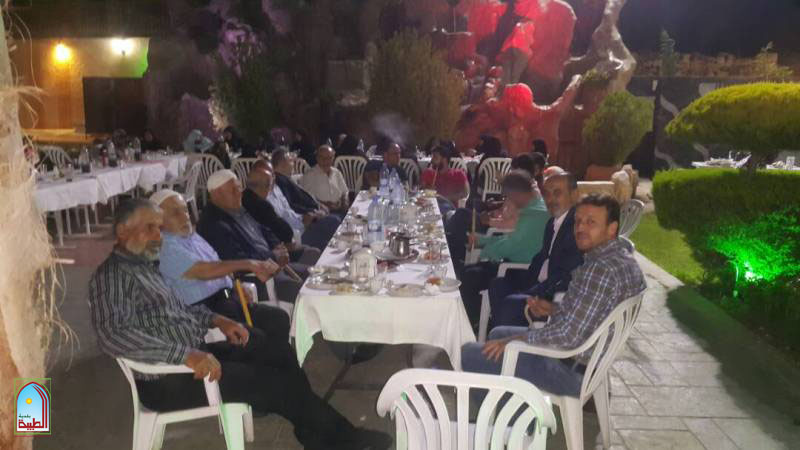 بلدية الطيبة تكرم عوائل الشهداء بإفطار رمضاني (29 صورة)