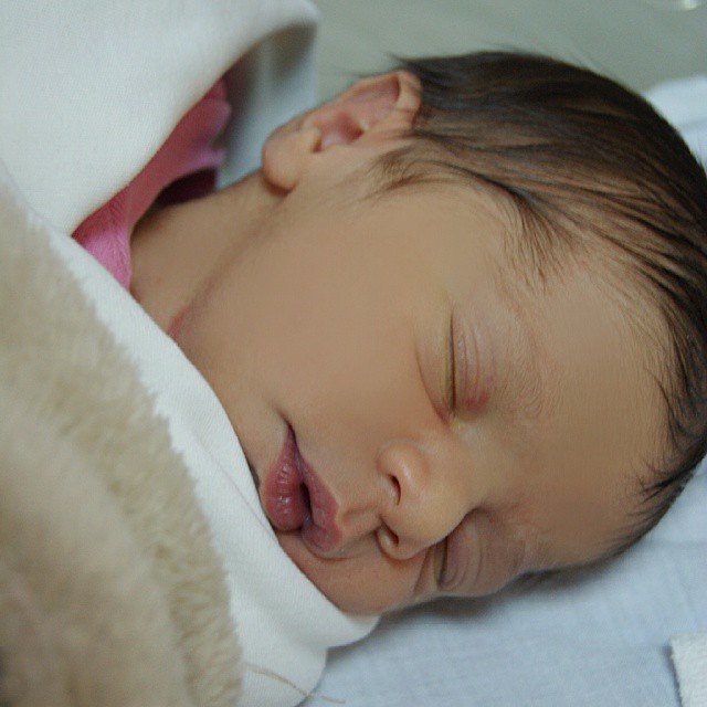 ولادة الطفلة فاطمة أحمد زعرور والدتها افتخار حسين قازان