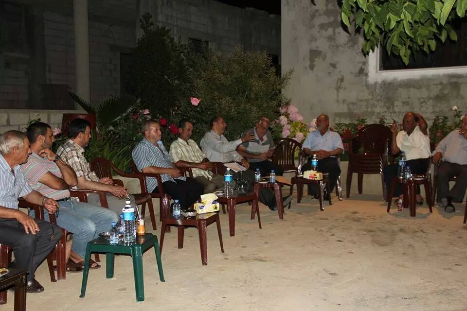 جلسة رئيس البلدية الدورية مع بعض حارات البلدة