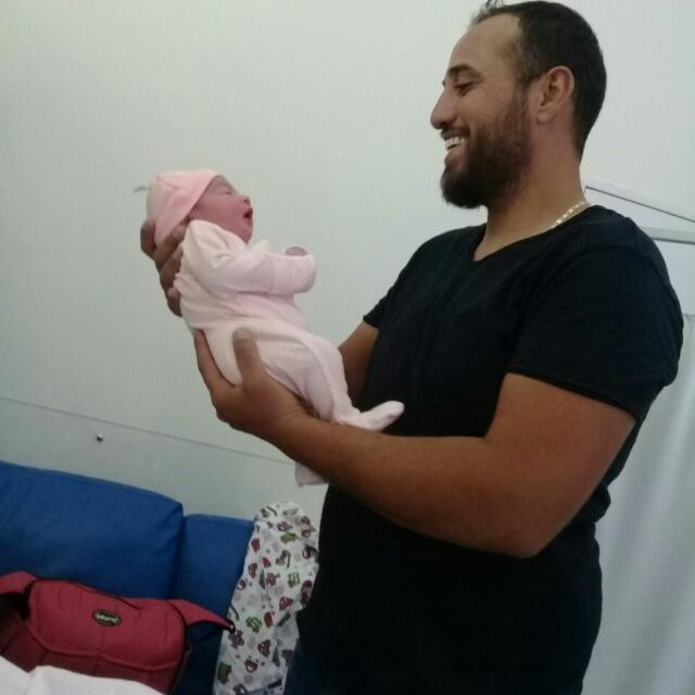 ولادة الطفلة قمر محمود صالح