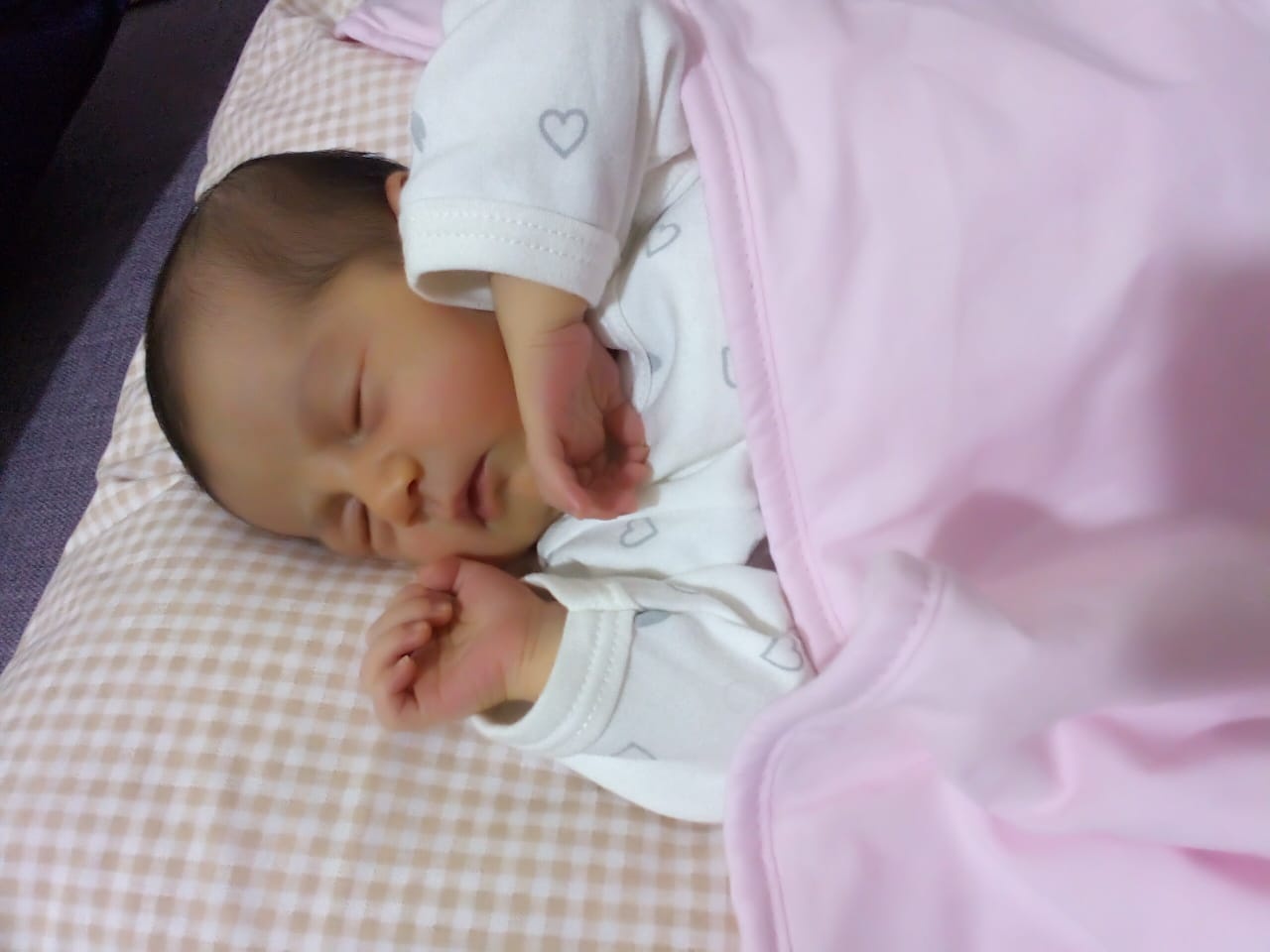 ولادة الطفلة فاطمة حسين منصور